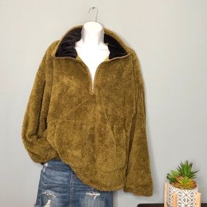WOMANs OLIVE GREEN PULLOVER SWEATER